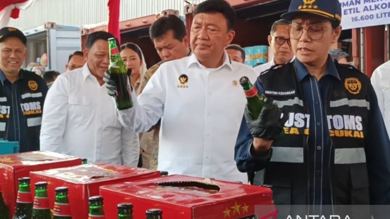 Menko Polkam Budi Gunawan mengungkap 351 pelabuhan tikus sebagai jalur penyelundupan, dengan 6.187 penindakan dalam 100 hari pertama Kabinet Kerja, melibatkan barang senilai Rp4,06 triliun.