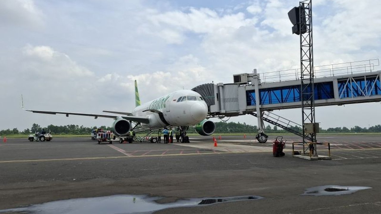 Bandara Gatot Subroto di Way Kanan, Lampung, mulai melayani penerbangan domestik perdana dari dan menuju Bandara Halim Perdanakusuma Jakarta, Selasa, 5 September 2023, meningkatkan konektivitas dan perekonomian daerah.