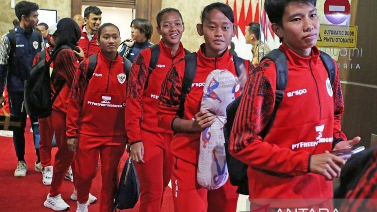 Pelatih Timnas Putri Indonesia, Satoru Mochizuki, memanggil 39 pemain untuk pemusatan latihan di Surabaya sebagai persiapan menghadapi laga uji coba melawan Arab Saudi pada 20 Februari 2024.