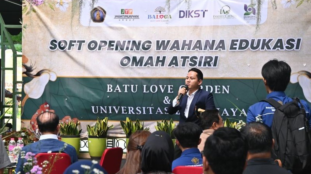 Bupati Trenggalek, Mochamad Nur Arifin, menghadiri peresmian Omah Atsiri di Batu Love Garden dan menjajaki kerja sama pengembangan Science Techno Park di Trenggalek, termasuk rencana pembangunan Climate Adaptive Campus dan kampus UINSA.