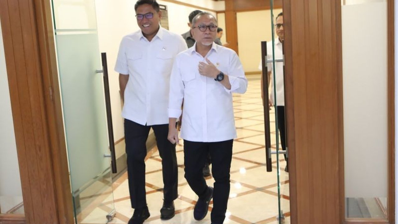 Wakil Menteri Pertanian memastikan ketersediaan daging sapi dan kerbau aman jelang Ramadhan dan Lebaran 2025, meskipun pemerintah berencana impor terbatas lewat BUMN untuk memenuhi lonjakan permintaan.