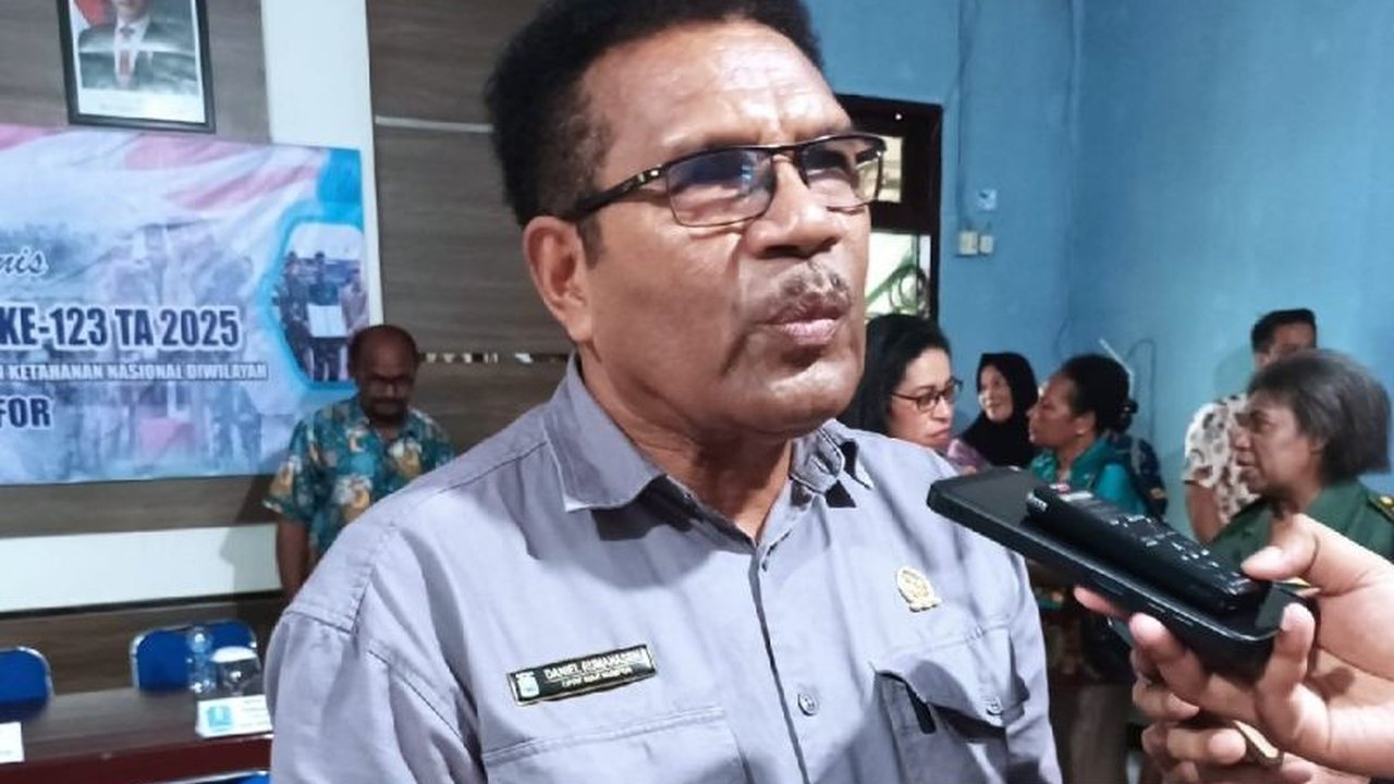 DPRK Biak Numfor menunggu keputusan resmi KPU terkait penetapan bupati dan wakil bupati terpilih setelah MK menolak gugatan PHPU, dengan proses persetujuan di DPRK dibatasi tiga hari setelah penetapan KPU.