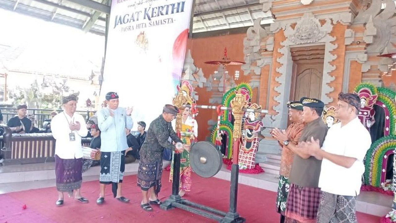 Pemkab Bangli sukses selenggarakan Bulan Bahasa Bali VII dengan berbagai lomba untuk melestarikan Bahasa, Aksara, dan Sastra Bali, sesuai Perda Provinsi Bali No. 1 Tahun 2018 dan Pergub Bali No. 80 Tahun 2018.