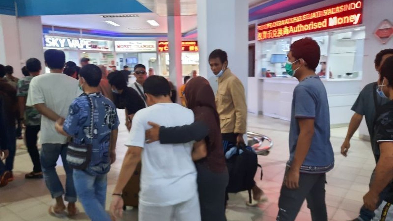 BP3MI Kepri memfasilitasi pemulangan 150 pekerja migran Indonesia (PMI) yang dideportasi dari Malaysia, sebagian besar karena pelanggaran imigrasi dan overstay, dengan beberapa kasus TPPO yang sedang diselidiki.