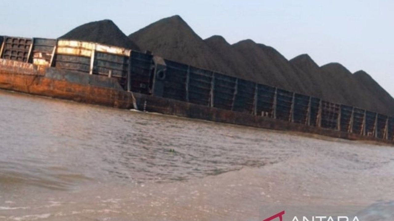 Pertumbuhan ekonomi Kalimantan Timur mencapai 6,17 persen di tahun 2024, didorong oleh kinerja positif seluruh sektor usaha, terutama administrasi pemerintahan, listrik dan gas, serta konstruksi.