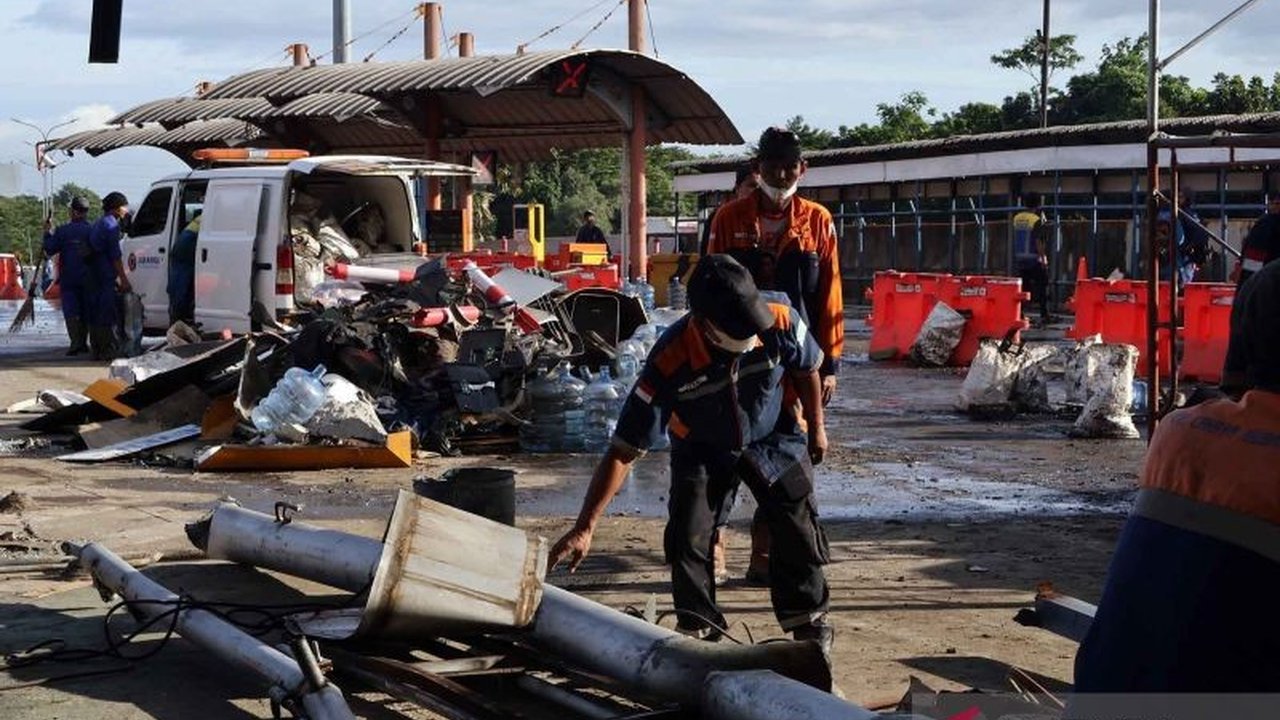 Pemerintah Kecamatan Cidadap, Sukabumi, menggalang bantuan untuk empat warganya yang meninggal dalam kecelakaan di Gerbang Tol Ciawi, termasuk bantuan dari Baznas dan Pemkab Sukabumi.