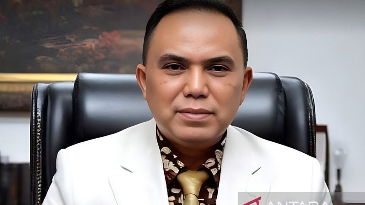 Pendiri Haidar Alwi Institute mempertanyakan motivasi di balik revisi UU Kejaksaan dan KUHAP, khawatir revisi tersebut justru melindungi kepentingan tertentu dan bukan untuk penegakan hukum yang lebih baik.
