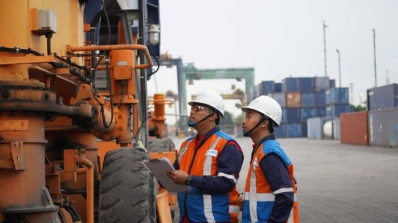 PT Pelindo Jasa Maritim (SPJM) menggelar sosialisasi Corporate Life Saving Rules (CLSR) untuk meningkatkan keselamatan dan kesehatan kerja (K3) karyawan serta mewujudkan Pelindo Zero Accident.