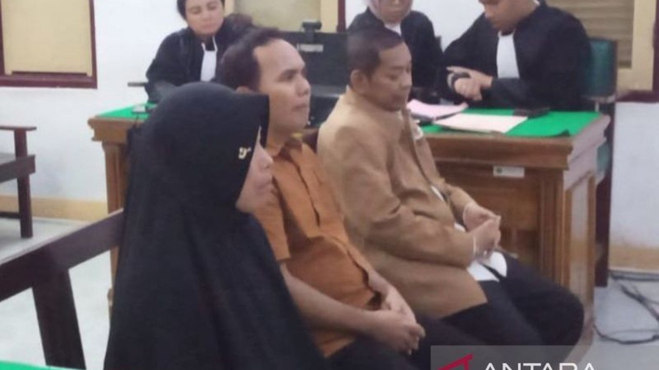 Tiga mantan pejabat UIN Sumut didakwa telah melakukan korupsi dana BLU tahun 2020 senilai Rp1,75 miliar, merugikan keuangan negara.