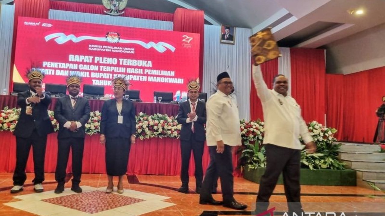 KPU Manokwari menetapkan Hermus Indou-Mugiyono sebagai bupati dan wakil bupati terpilih periode 2025-2030 setelah MK menolak gugatan PHPU Pilkada Manokwari, mengajak masyarakat bersatu membangun daerah.