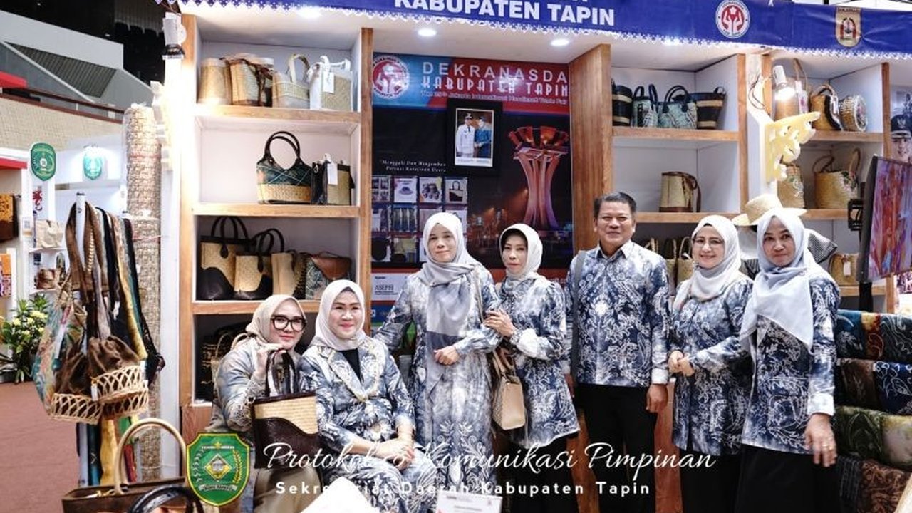 Dekranasda Tapin sukses tampilkan anyaman rotan, purun, jangang, dan kain sasirangan di Inacraft 2025 Jakarta, dorong pertumbuhan industri kreatif daerah dan jangkau pasar internasional.