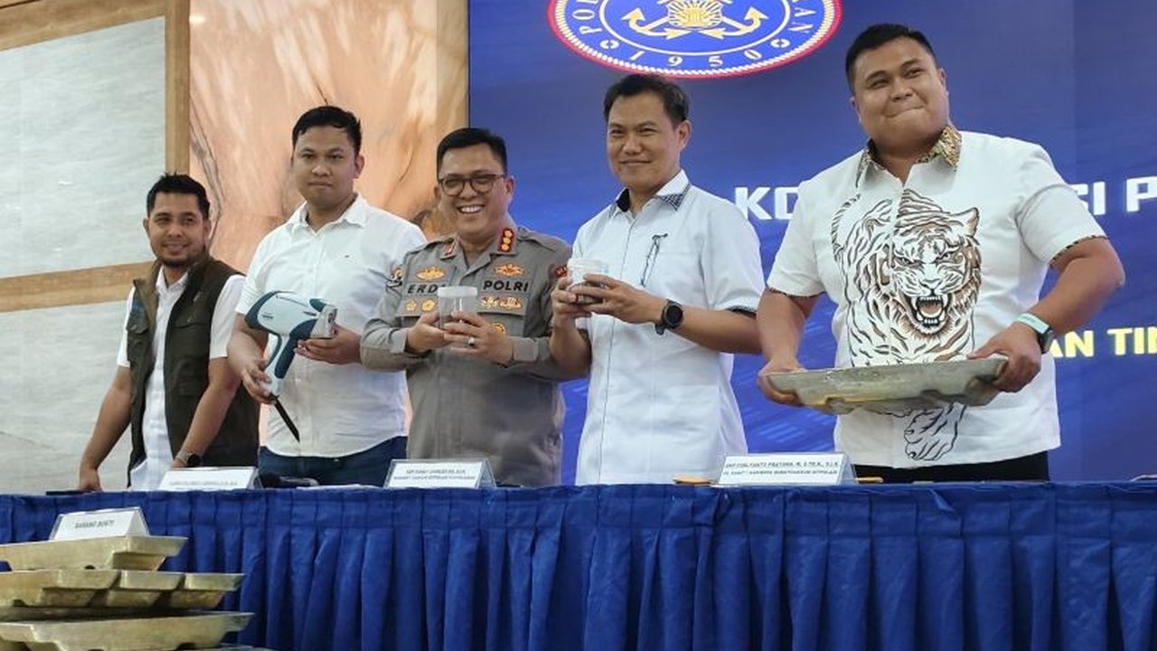 Ditpolair Polri telah menangkap dua tersangka dalam kasus pengolahan timah ilegal di Bekasi, Jawa Barat, dan kini memburu pihak yang mengirim pasir timah dari Bangka Belitung.