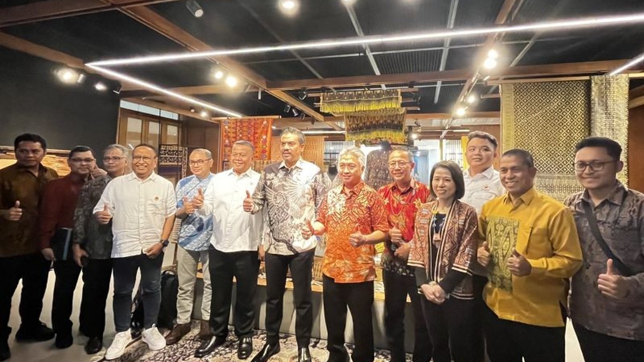 Menteri UMKM RI, Maman Abdurrahman, membuka peluang perluasan akses pasar dan kemitraan bagi UMKM Indonesia ke Malaysia, khususnya Serawak dan Kuching, demi mendorong daya saing di pasar regional dan global.