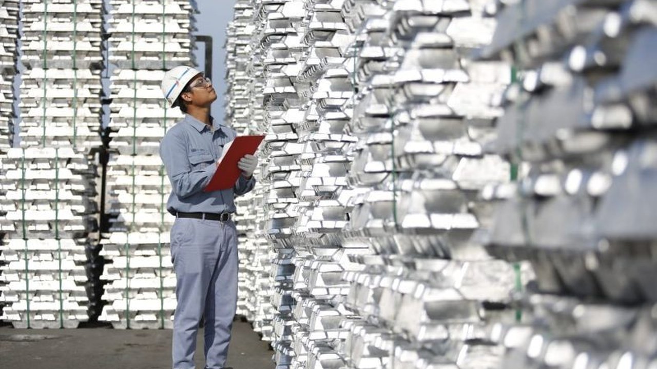 MIND ID menyiapkan Inalum untuk IPO pada 2026-2027 dengan meningkatkan kapasitas smelter aluminium hingga tiga kali lipat dan menjadikannya bagian integral rantai pasok baterai serta kendaraan listrik nasional.