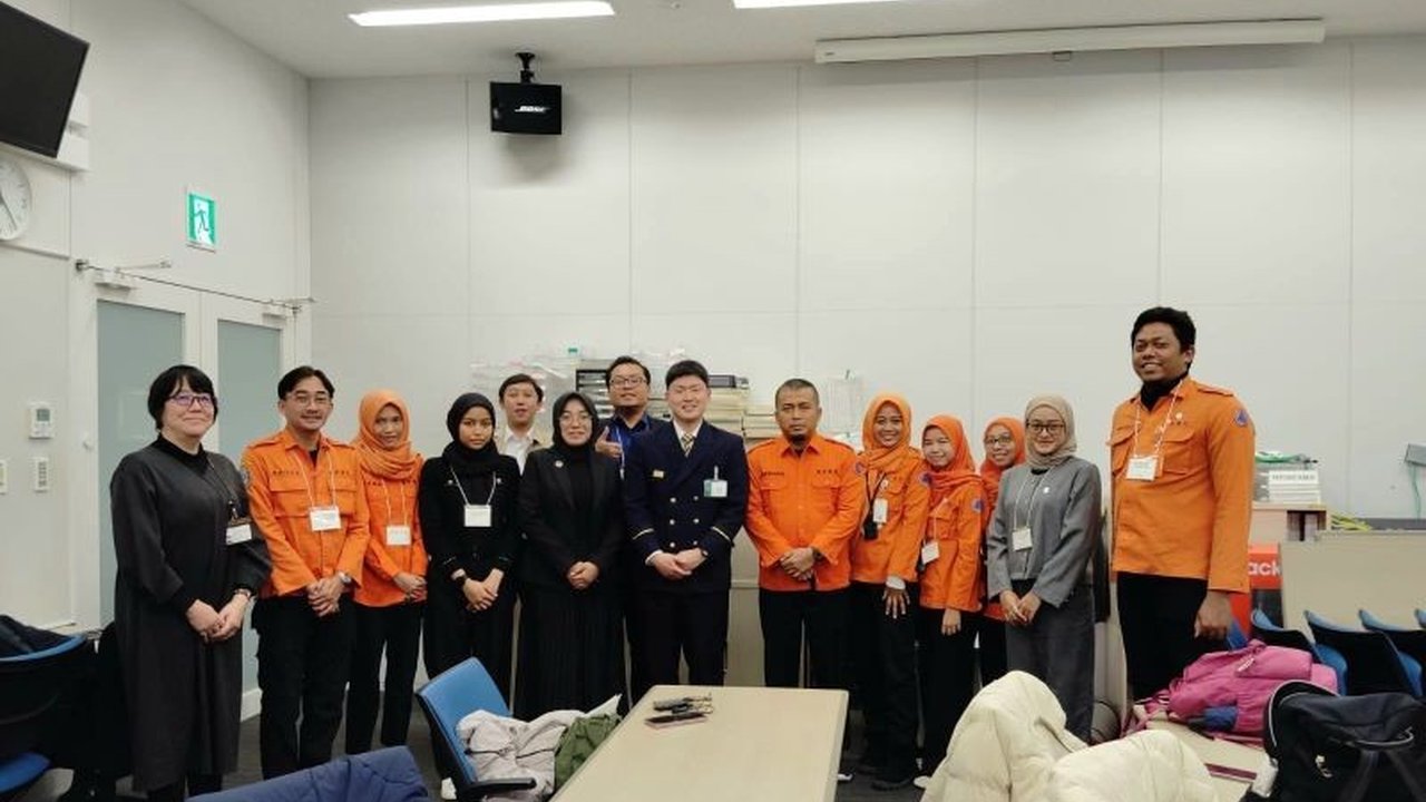 Tujuh pegawai BPBD Jatim mengikuti pelatihan pengurangan risiko bencana di Jepang selama 16 hari, mempelajari berbagai metode dan teknologi penanggulangan bencana dari para ahli dan mengunjungi fasilitas terkait bencana.