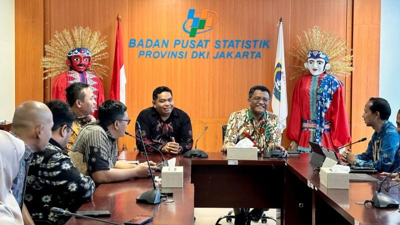 Komisi Informasi DKI Jakarta (KI DKI) menekankan peran vital Badan Pusat Statistik (BPS) DKI dalam menyediakan data publik yang akurat dan aksesibel, mendorong sinergi untuk pemerintahan yang lebih transparan dan akuntabel.