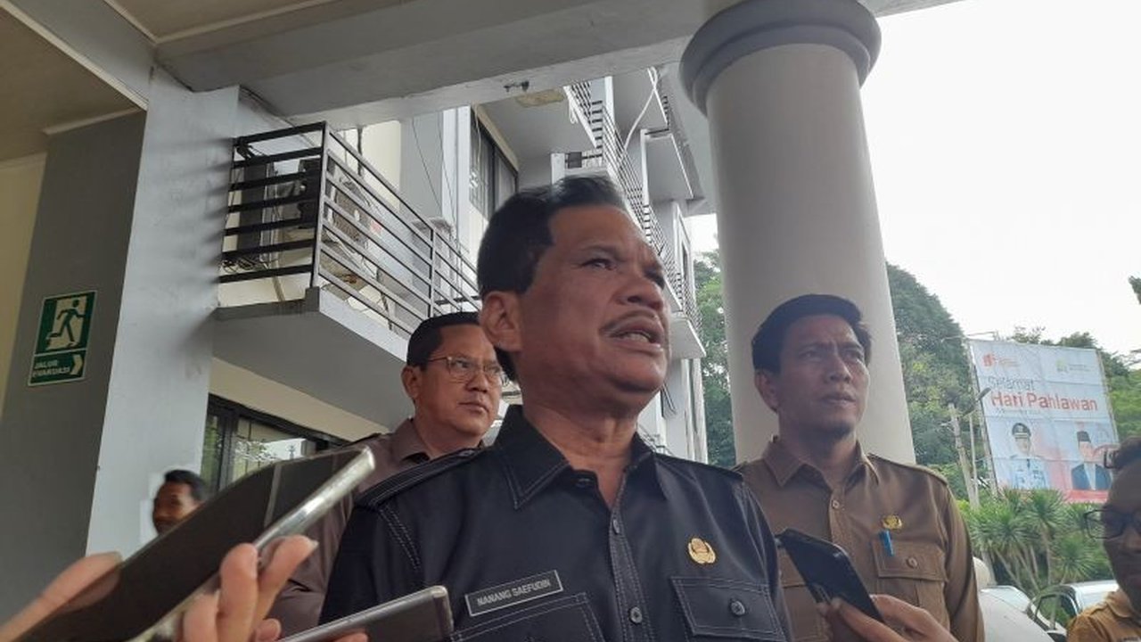 Pemerintah Kota Serang berhasil melakukan efisiensi anggaran hingga Rp5 miliar pada tahun 2025 untuk menindaklanjuti instruksi Presiden Prabowo terkait penghematan anggaran, dengan tetap memprioritaskan sektor pendidikan dan kesehatan.