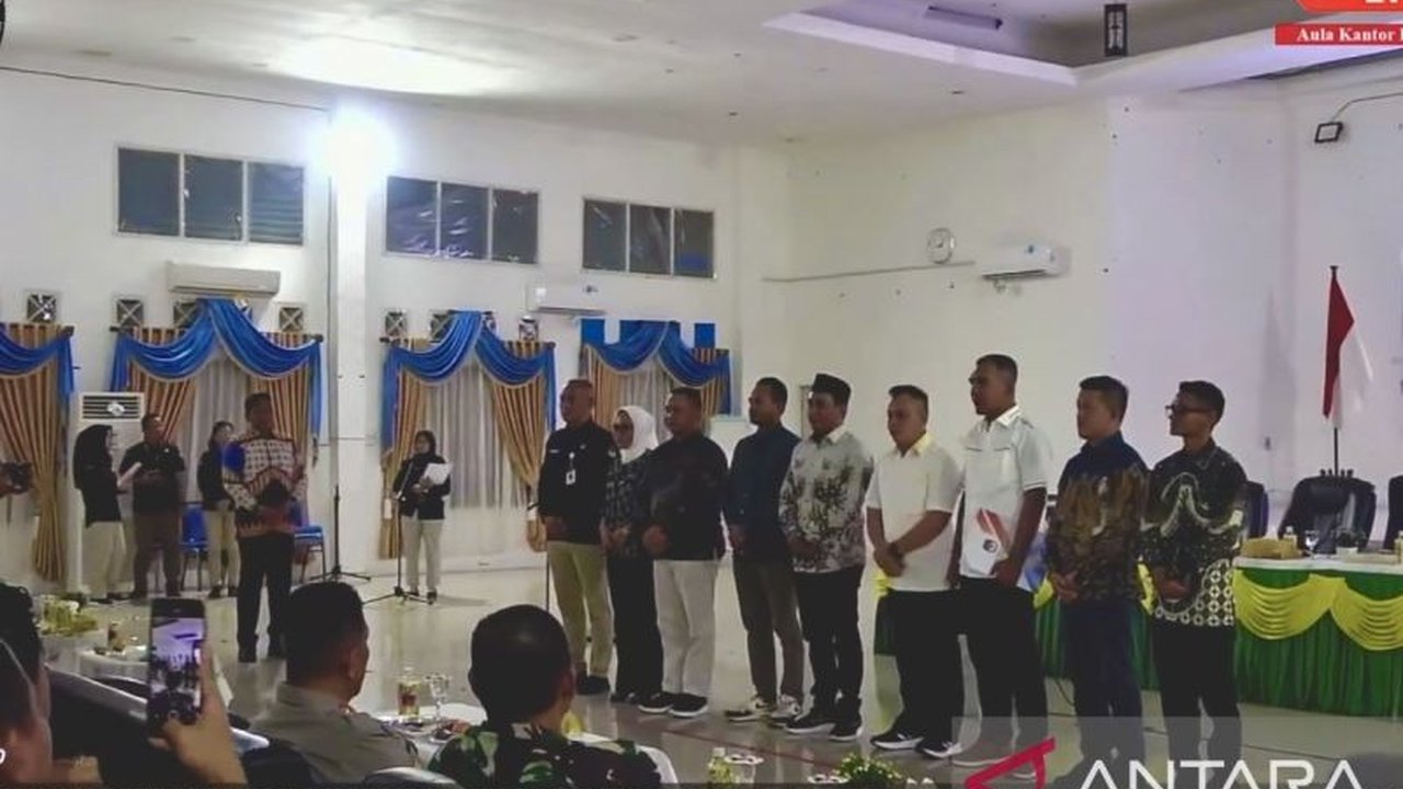 Pasangan Muhammad Nizar dan Novrizal resmi ditetapkan sebagai Bupati dan Wakil Bupati Lingga terpilih setelah gugatan sengketa Pilkada di Mahkamah Konstitusi dinyatakan gugur.