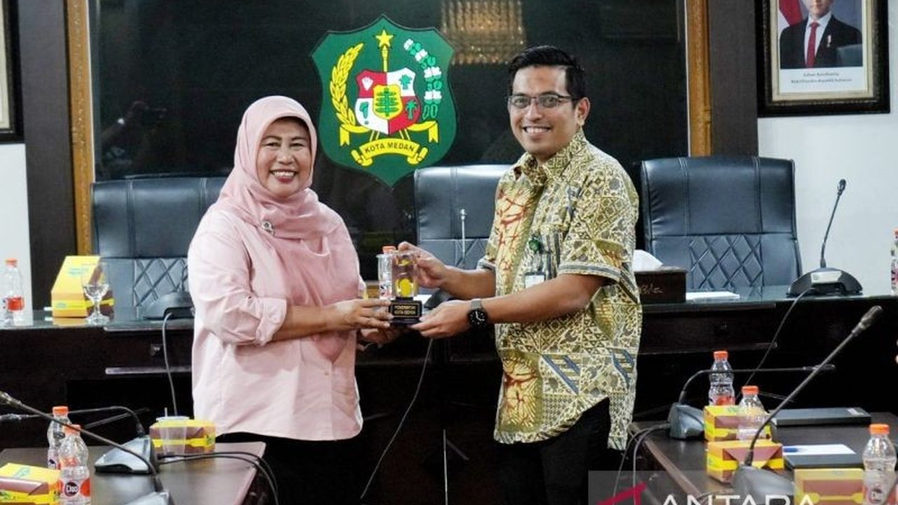 Pemerintah Kota Depok melakukan studi banding ke Medan untuk mempelajari pengelolaan aset dan pendapatan daerah yang lebih tinggi, khususnya terkait pengelolaan aset kendaraan dan optimalisasi pendapatan asli daerah.