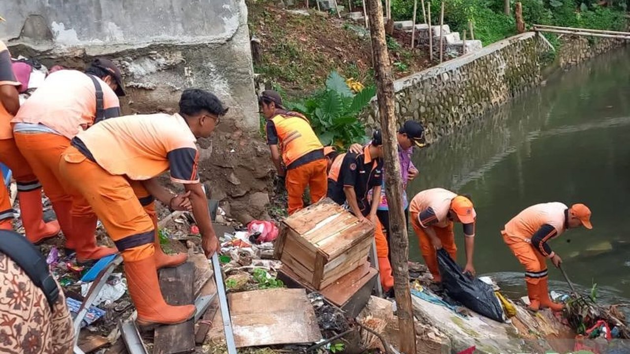 Longsor Cibubur: PPSU dan SDA Tangani Rumah Tergerus, Antisipasi Longsor Susulan