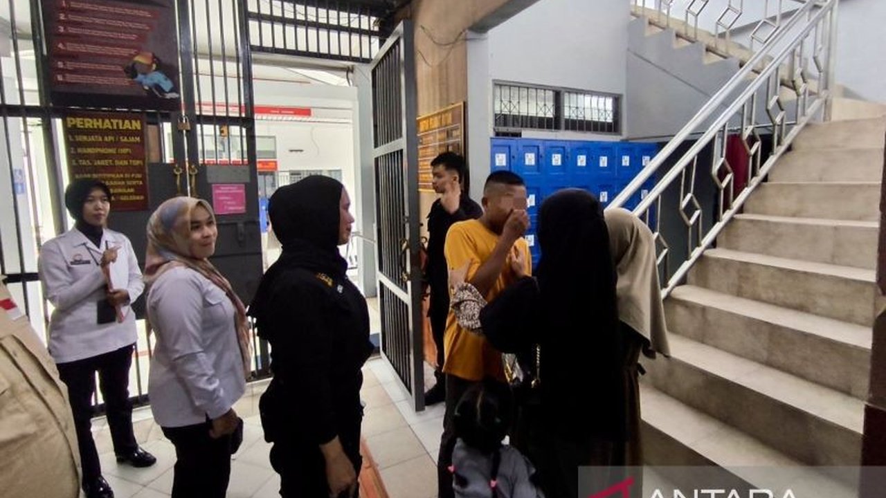 Kejari Hulu Sungai Tengah mengeksekusi Muhammad Riansyah, terpidana kasus politik uang Pilkada 2024, setelah hukumannya diperberat menjadi 3 tahun penjara dan denda Rp200 juta.