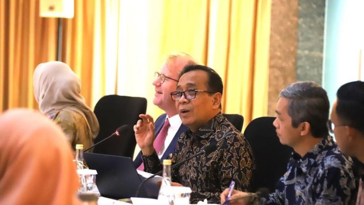 Menko PMK Pratikno menekankan pentingnya kolaborasi pemerintah dan korporasi dalam pembangunan manusia di Indonesia, khususnya dalam menghadapi tantangan era disrupsi teknologi dan pencapaian SDG's.