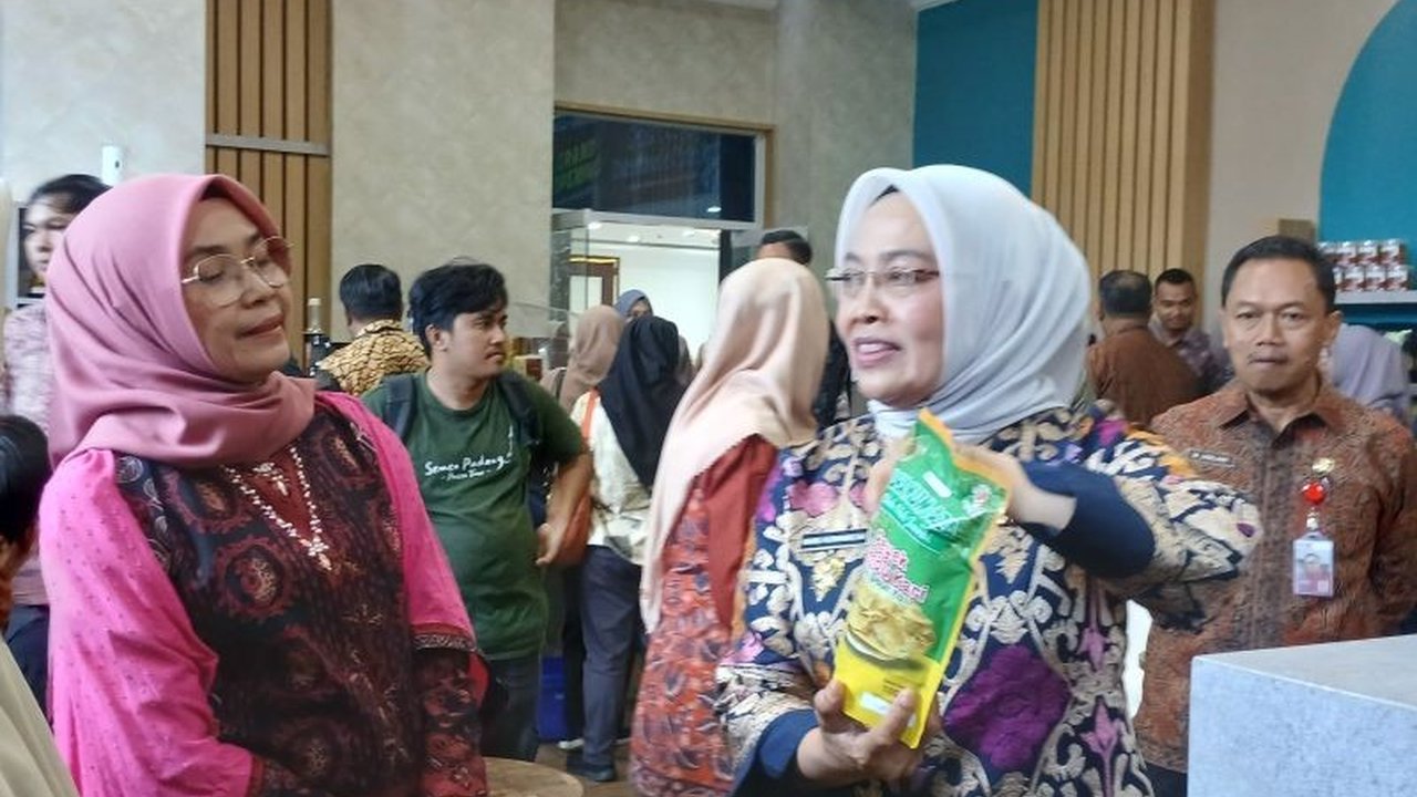 Pemerintah Kota Jambi membuka galeri dan kafe di Balaikota sebagai ruang pameran produk UMKM lokal untuk meningkatkan pendapatan asli daerah (PAD) dan menarik wisatawan.