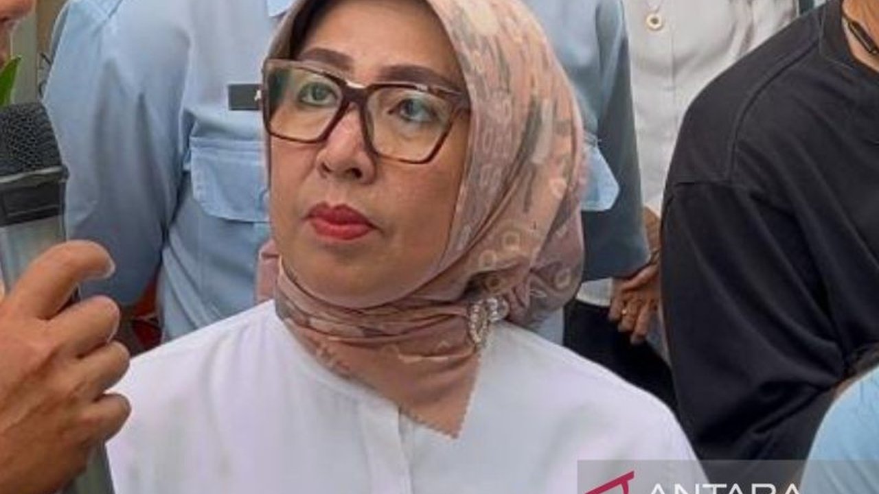 Kecelakaan maut di Gerbang Tol Ciawi mengakibatkan delapan korban meninggal, enam di antaranya telah teridentifikasi, sementara dua jenazah lainnya masih menunggu hasil tes DNA.