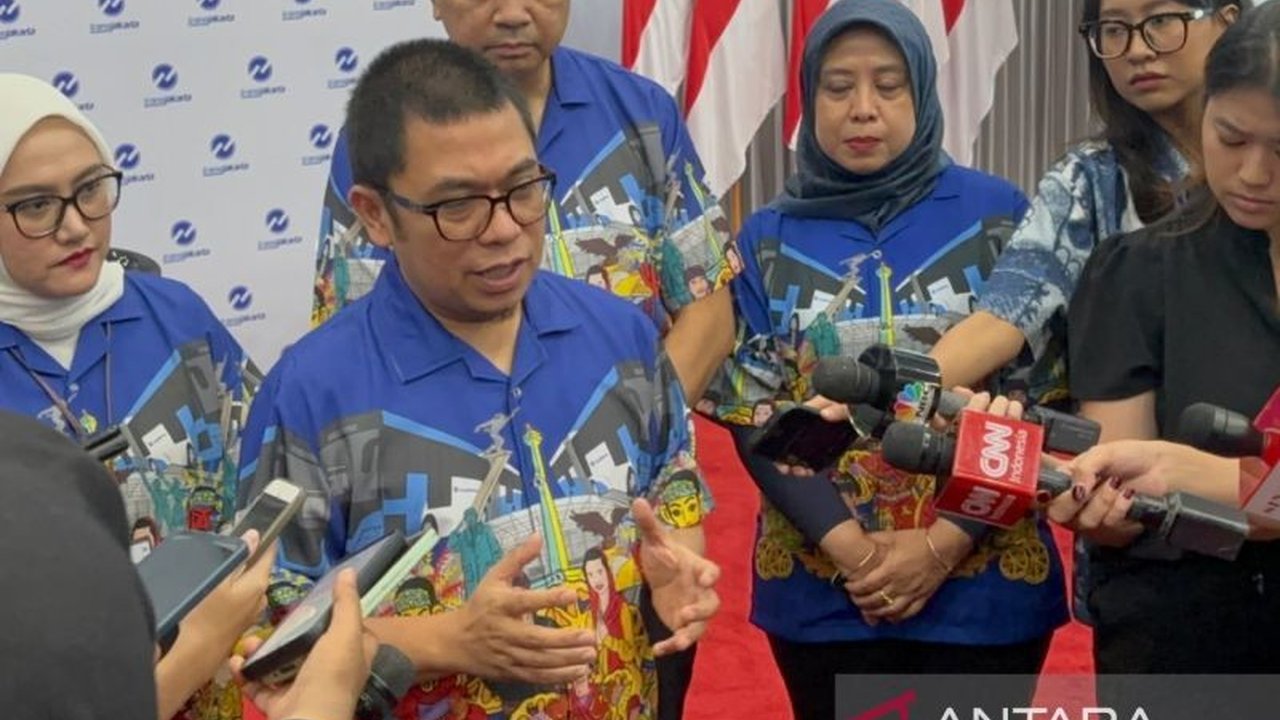 PT Transportasi Jakarta didenda Rp3,2 miliar oleh Pemprov DKI Jakarta pada 2024, terutama karena ketidakpatuhan terhadap standar headway (jarak antar bus) di jam sibuk dan tidak sibuk.