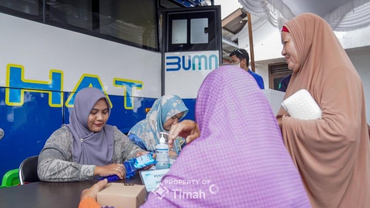 Program Mobil Sehat PT Timah di Belinyu, Bangka Belitung, memberikan layanan kesehatan gratis kepada ratusan warga, termasuk pemeriksaan medis dan obat-obatan, serta bantuan sembako, disambut antusias warga.