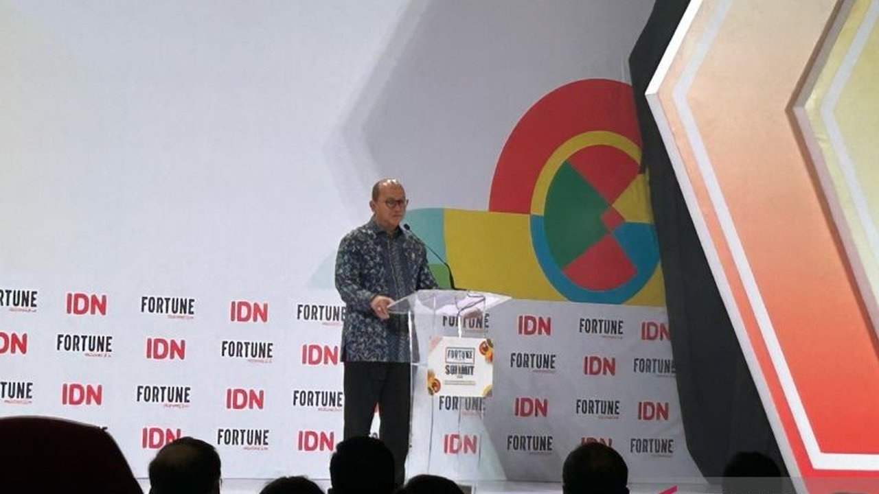 Menteri Rosan Roeslani menekankan pentingnya penciptaan lapangan kerja berkualitas untuk mencapai target pertumbuhan ekonomi 8 persen dan mengatasi tantangan demografi Indonesia.