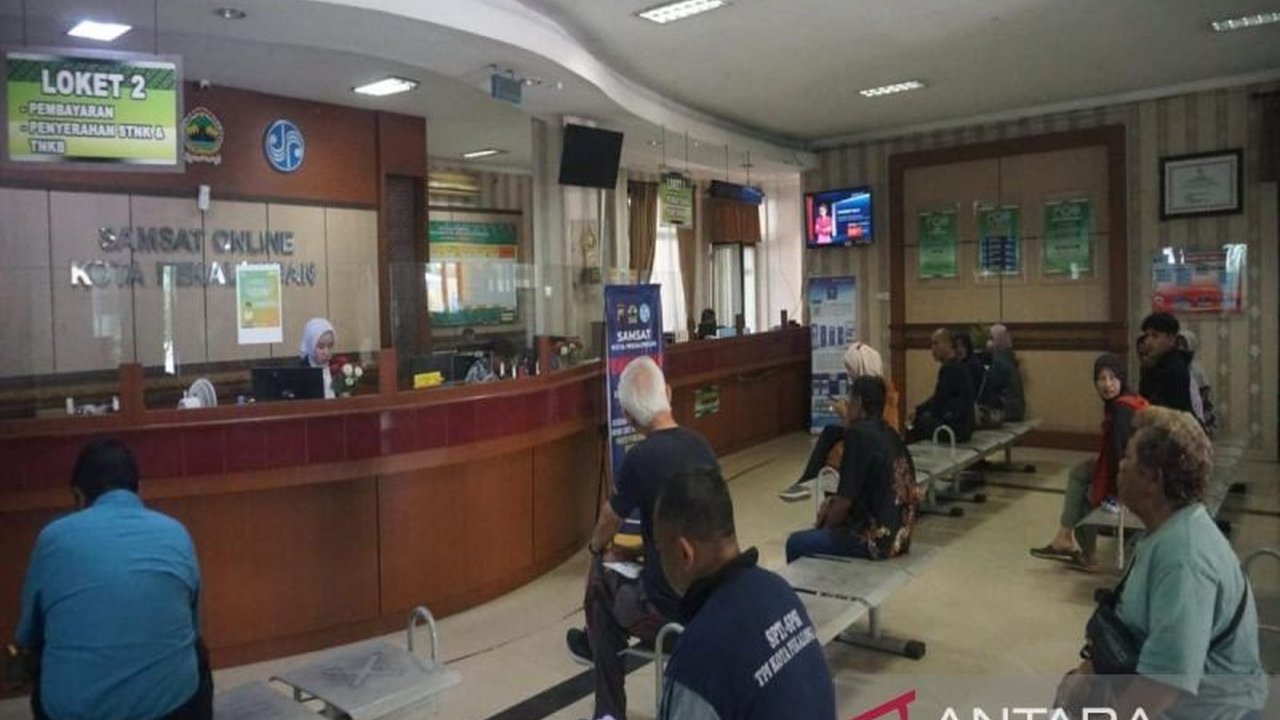 Pemilik kendaraan listrik di Pekalongan wajib memiliki STNK dan BPKB sesuai UU No. 22 Tahun 2009, meskipun kendaraan listrik bebas pajak, untuk menjamin ketertiban dan keselamatan lalu lintas.