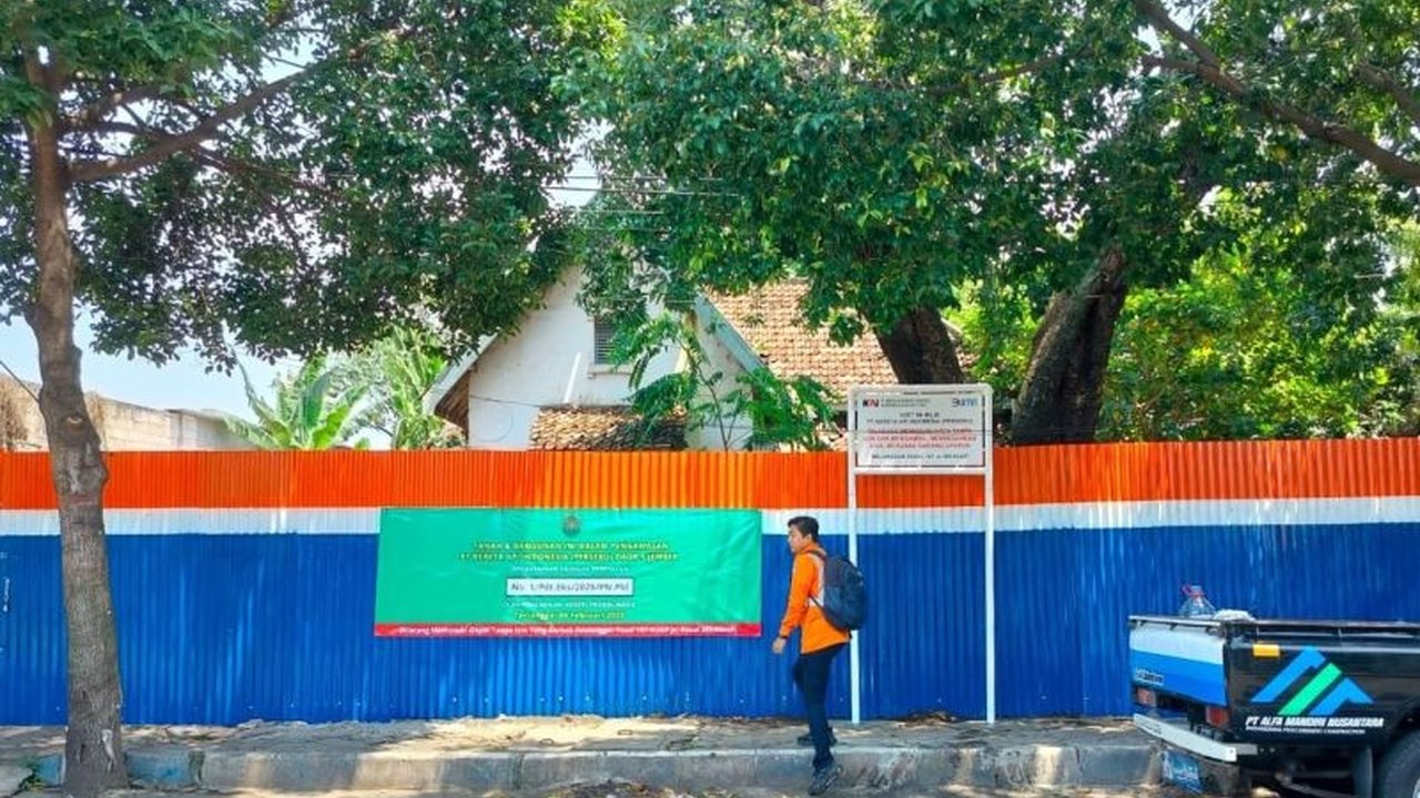 Pengadilan Negeri Probolinggo melaksanakan eksekusi aset PT KAI seluas 1.264 meter persegi di Jalan K.H. Mansyur, Kota Probolinggo, setelah warga yang menempati lahan tersebut bersedia mengosongkannya secara sukarela pasca proses hukum yang panjang.