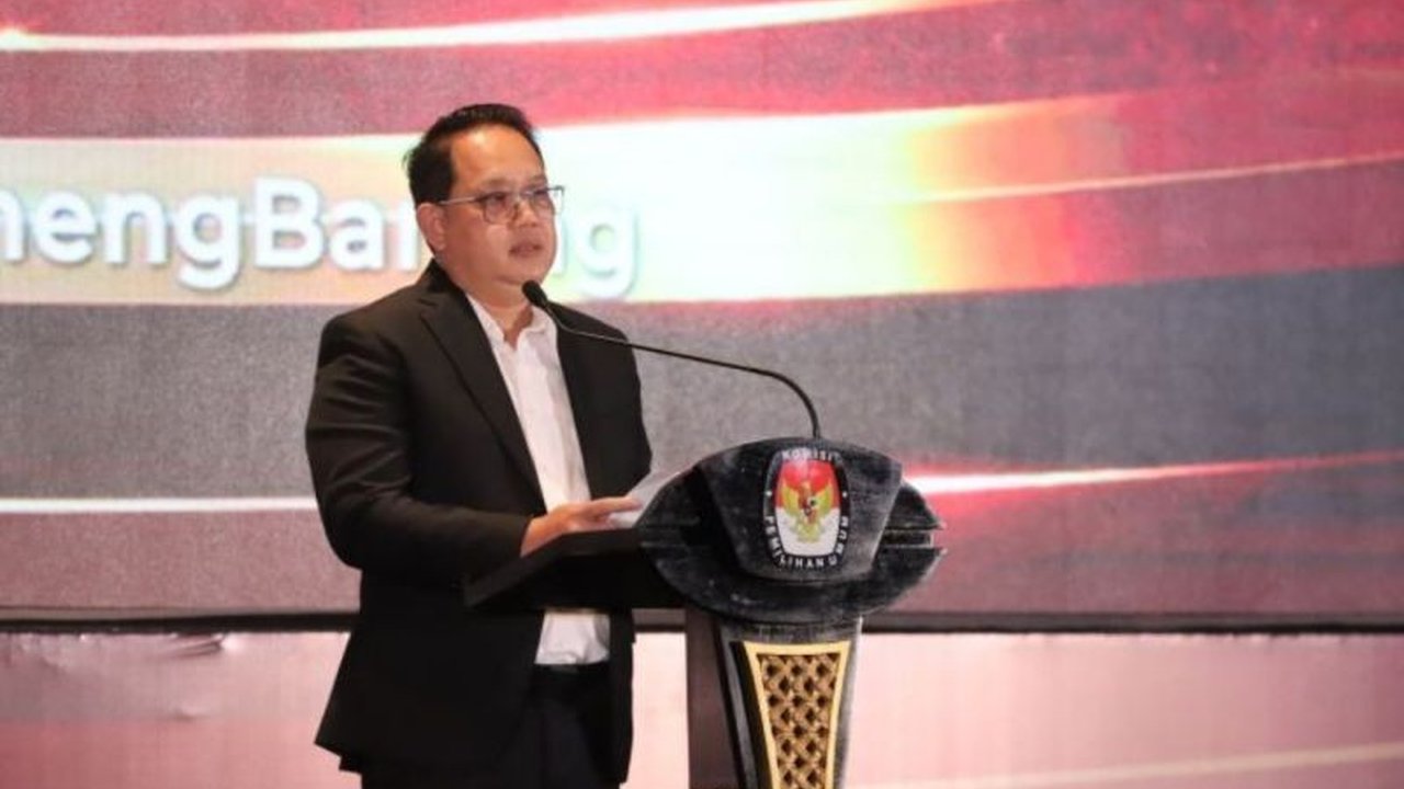 Penjabat Gubernur Jawa Timur mengajak masyarakat untuk bersatu membangun Jawa Timur setelah penetapan Gubernur dan Wakil Gubernur terpilih hasil Pemilu Serentak 2024, menekankan pentingnya kerja sama dan persatuan pasca-Pilgub.