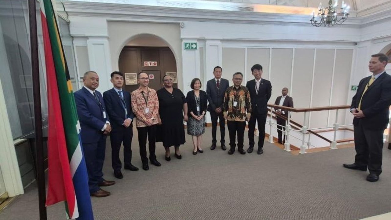 Indonesia dan Afrika Selatan berupaya meningkatkan hubungan bilateral melalui peningkatan kemudahan prosedur kunjungan warga kedua negara, demi memperkuat kerja sama ekonomi dan budaya.