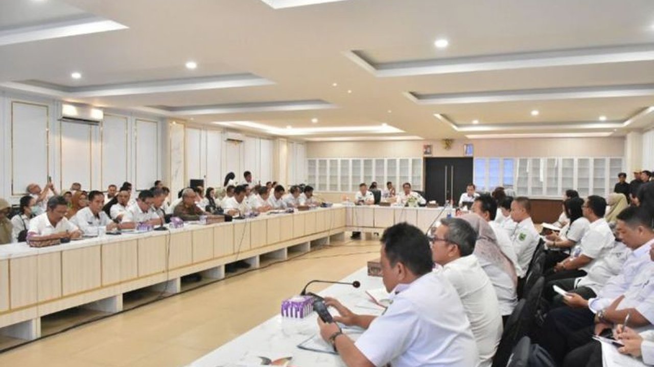 Pemerintah Kabupaten Kapuas, Kalimantan Tengah, berupaya memperjuangkan nasib 4.874 tenaga kontrak non-ASN dengan melakukan pemetaan data dan berkoordinasi dengan Kementerian PAN dan RB.