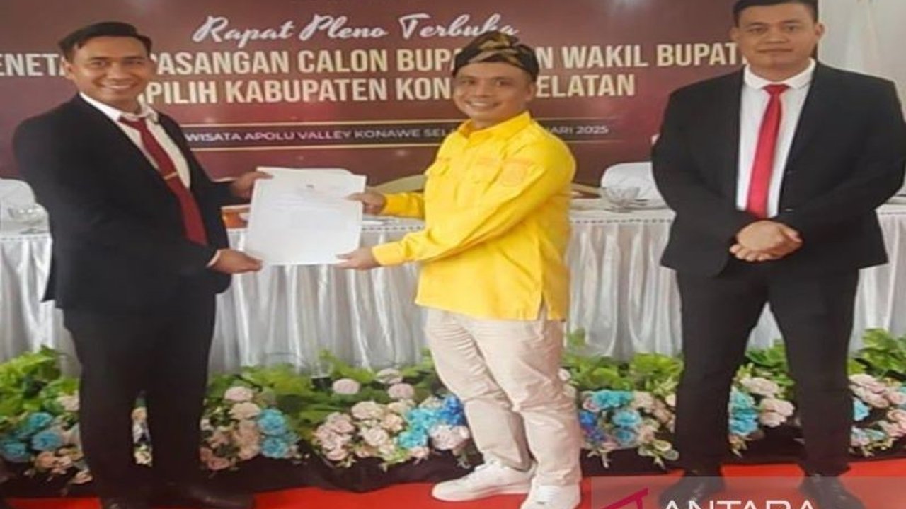 KPU Konawe Selatan menetapkan Irham Kalenggo dan Wahyu Ade Pratama sebagai Bupati dan Wakil Bupati terpilih periode 2025-2030 setelah meraih 64.067 suara pada Pilkada 27 November 2024.