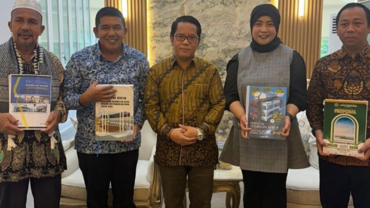 Kementerian Agama (Kemenag) sedang memproses perubahan status empat Sekolah Tinggi Agama Islam Negeri (STAIN) menjadi Institut Agama Islam Negeri (IAIN), yaitu STAIN Mandailing Natal, STAIN Majene, STAIN Abdur Rahman Kepri, dan STAIN Teungku Dirundeng Meu