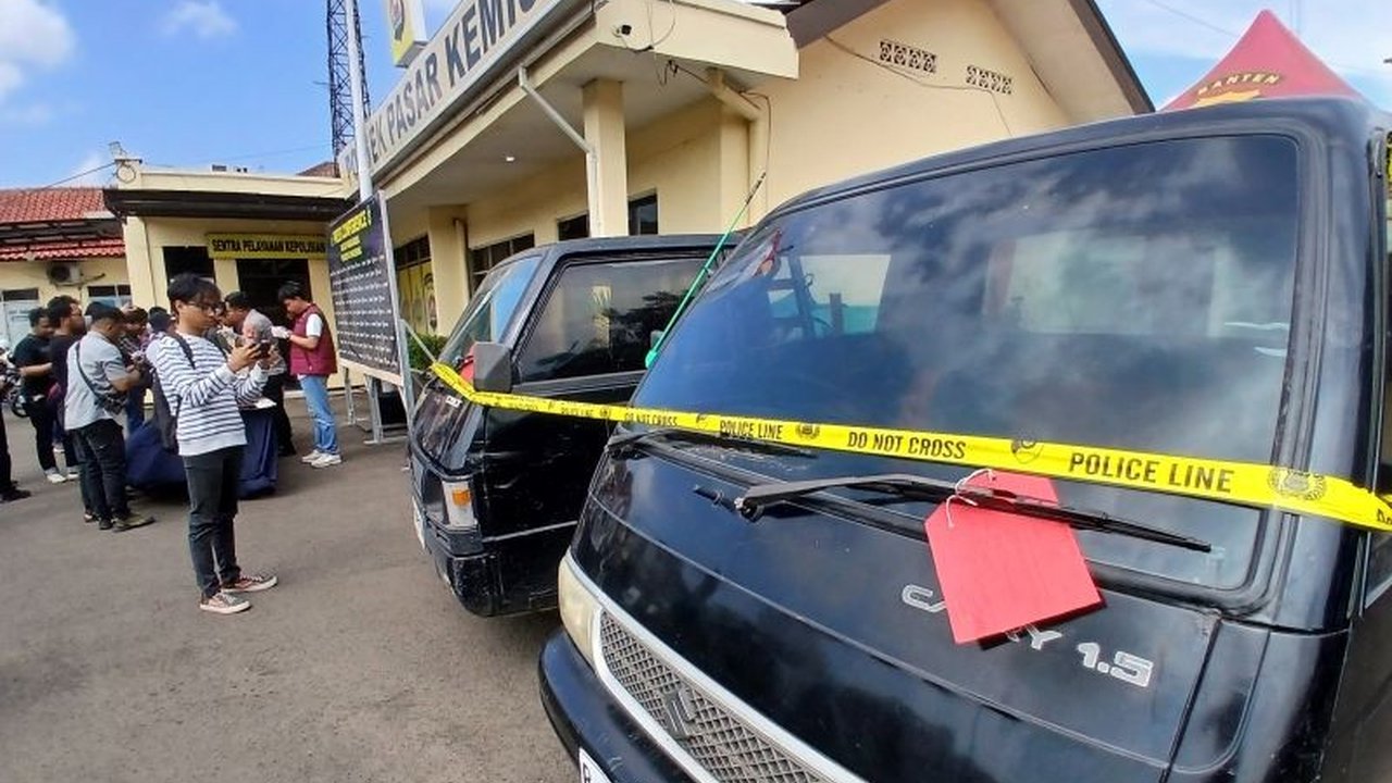 Polresta Tangerang berhasil menangkap satu pelaku spesialis pencurian mobil pikap dan membongkar sindikat yang telah mengirim 15 unit mobil curian ke Lampung; tiga pelaku lainnya masih buron.