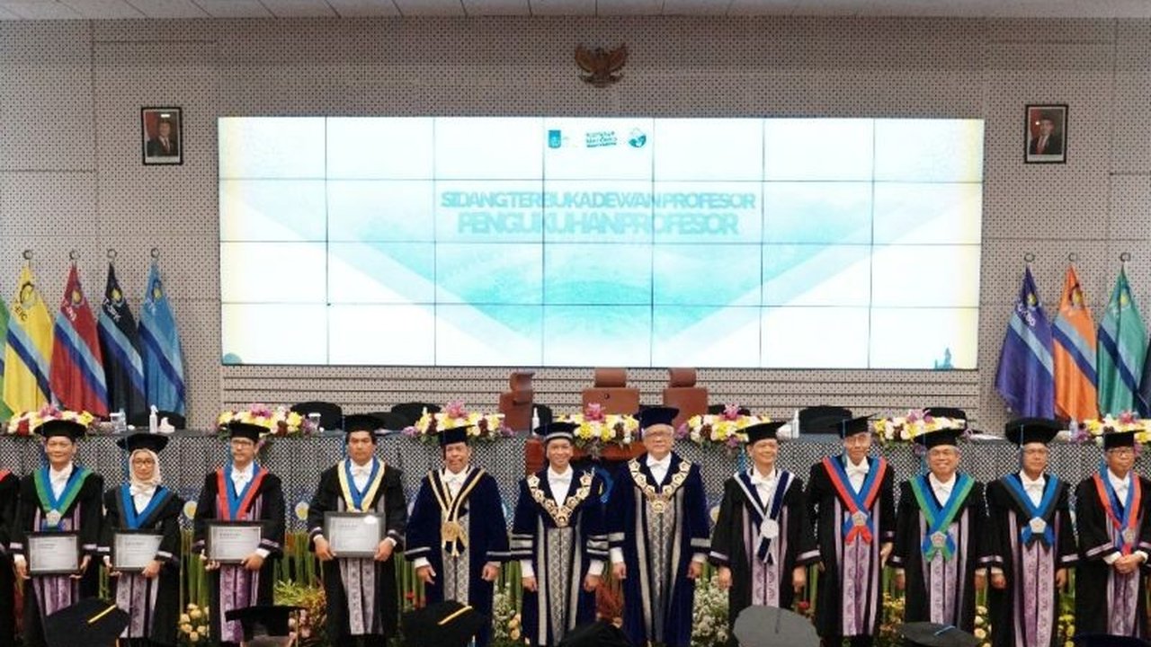 Institut Teknologi Sepuluh Nopember (ITS) Surabaya resmi mengukuhkan tujuh profesor baru yang diharapkan dapat meningkatkan riset, kolaborasi industri, dan daya saing nasional.