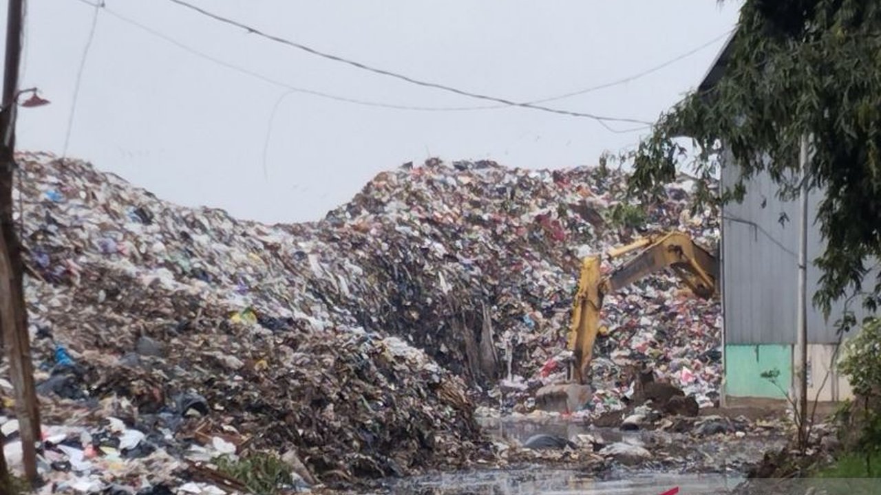Pemkab Kudus akan menerapkan sistem penghargaan dan hukuman untuk pengelolaan sampah, melibatkan masyarakat dan industri untuk mengurangi sampah yang berakhir di TPA.
