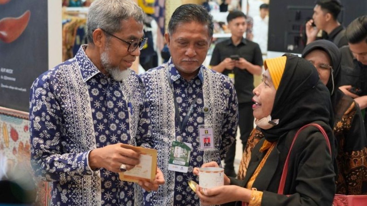 Kemenkum membuka stan di Inacraft 2025 untuk memberikan layanan konsultasi dan edukasi kekayaan intelektual bagi UMKM guna meningkatkan daya saing produk lokal di pasar nasional dan internasional.