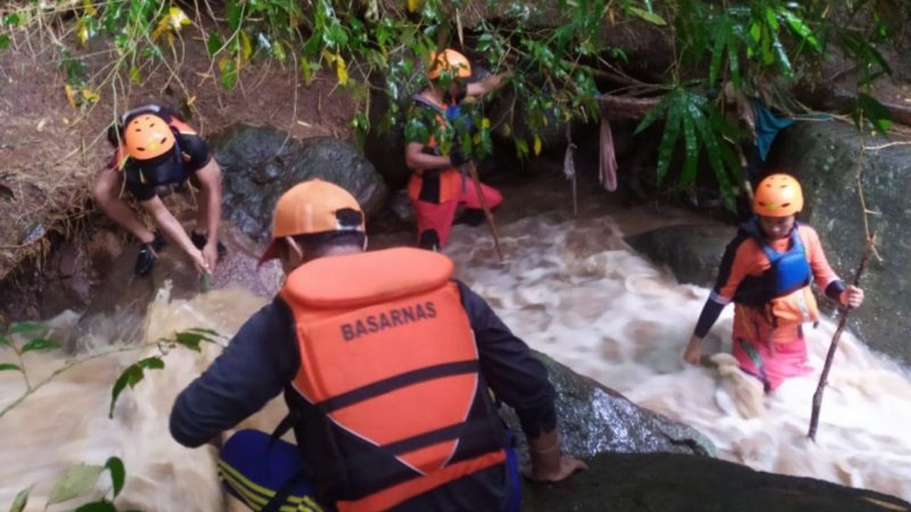SAR Gabungan Cari Anak 8 Tahun Hanyut di Sungai Flores Timur