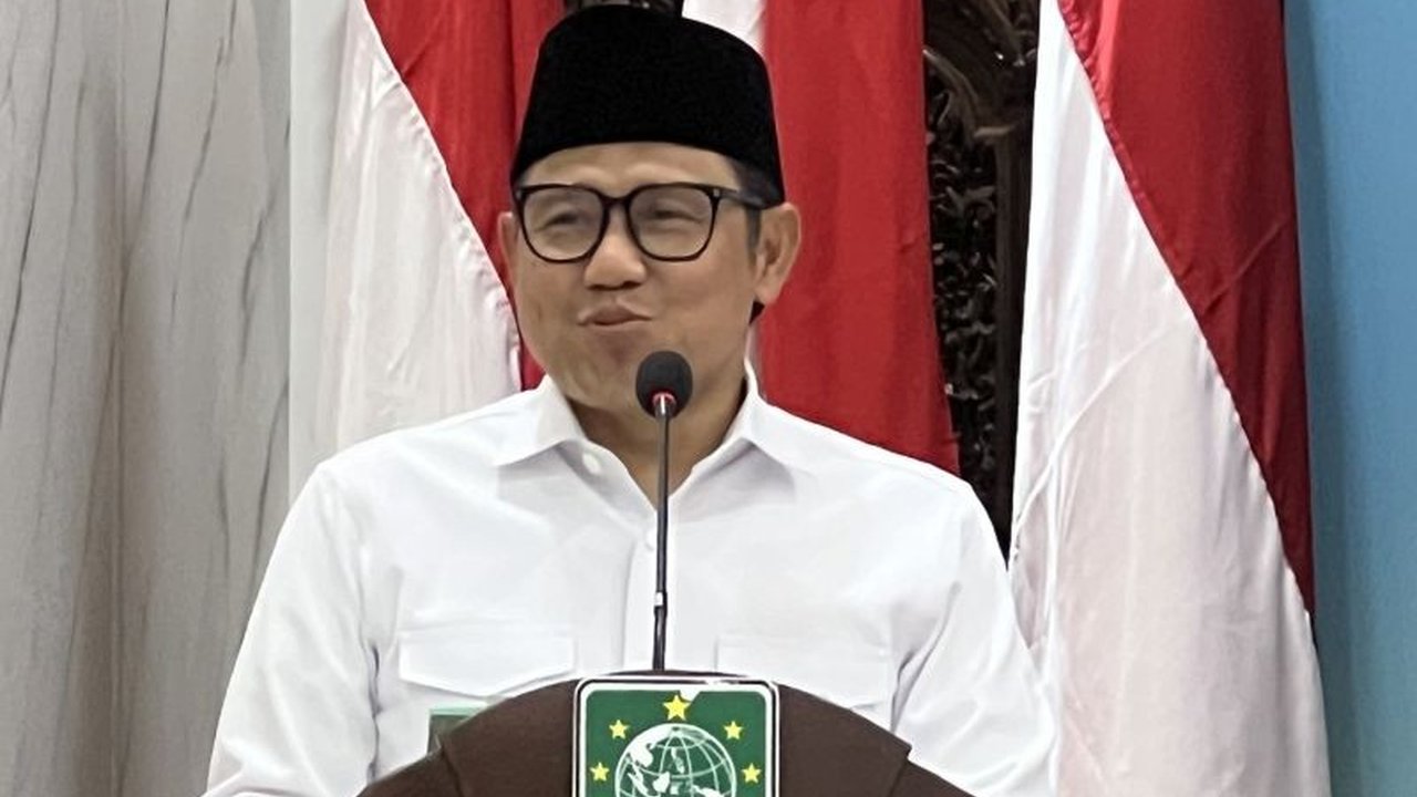 Menko Muhaimin Iskandar menekankan pentingnya mempertimbangkan dampak polusi PLTU dalam pengembangan industri kendaraan listrik di Indonesia, mengingat kontribusinya yang signifikan terhadap polusi udara di kota-kota besar.