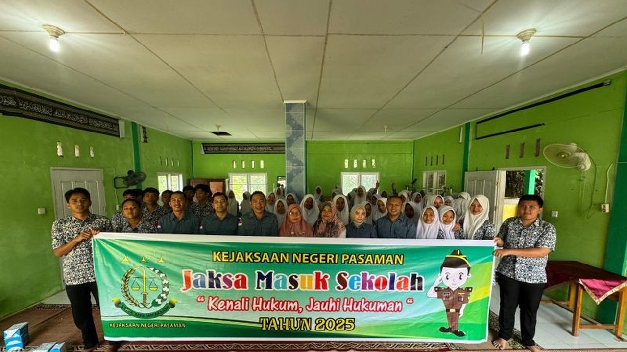 Kejaksaan Negeri Pasaman, Sumatera Barat, menggelar program Jaksa Masuk Sekolah di SMA Negeri 2 Lubuk Sikaping dan SMA Negeri 1 Panti, memberikan edukasi hukum kepada ratusan siswa untuk mencegah kenakalan remaja dan kejahatan.