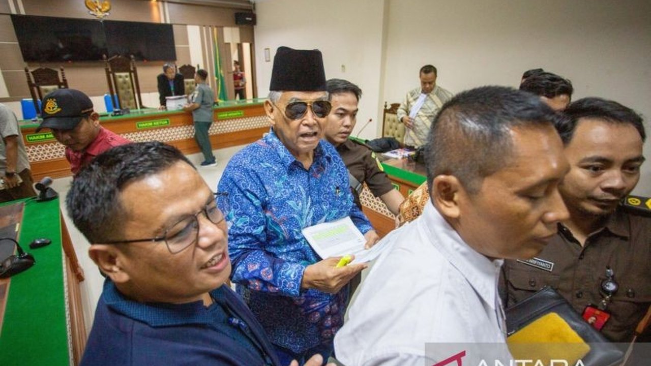Pengadilan Negeri Indramayu menunda sidang lanjutan kasus dugaan TPPU Panji Gumilang hingga 20 Februari 2025 atas permintaan penundaan dari penasihat hukum terdakwa untuk menyiapkan nota keberatan.