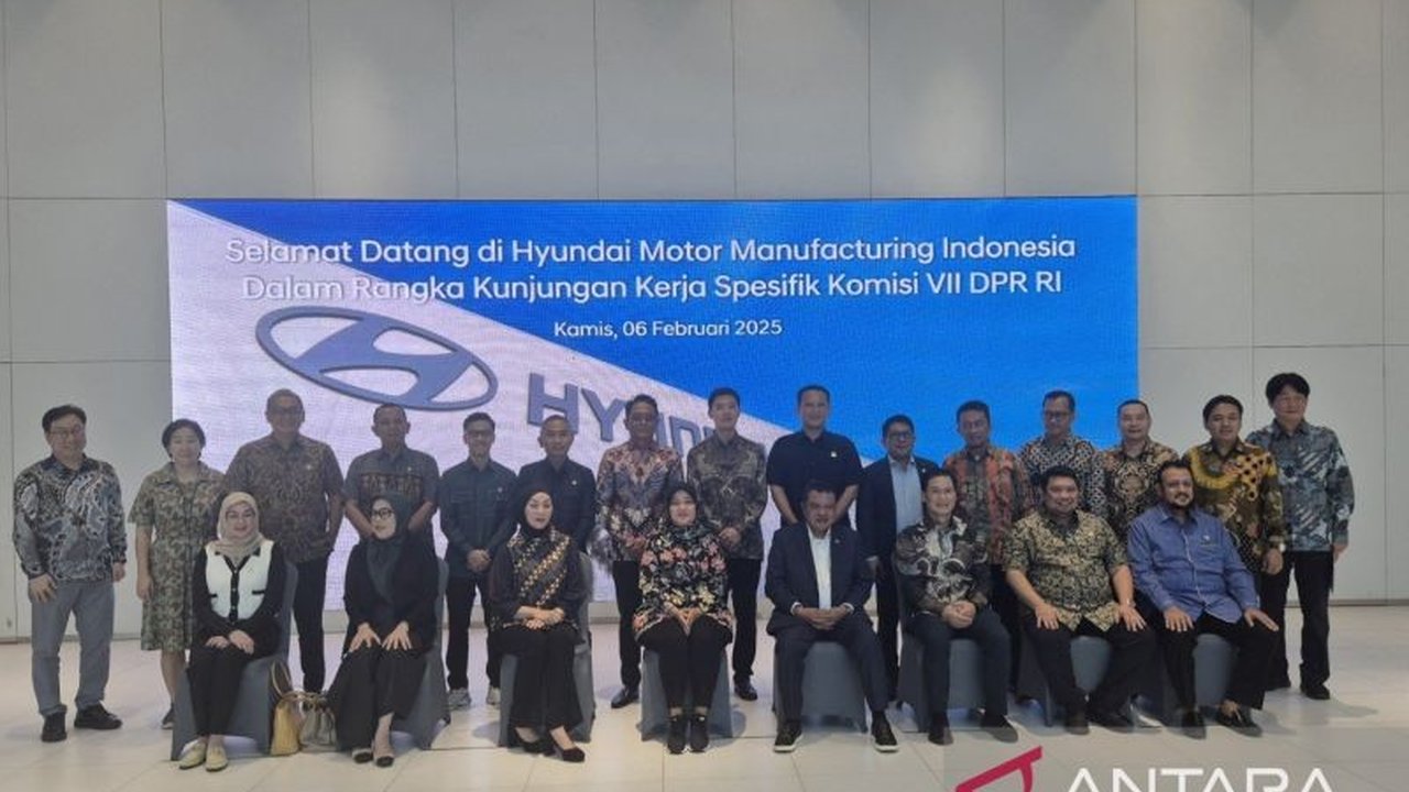 Komisi VII DPR RI mengunjungi PT Hyundai Motor Manufacturing Indonesia (HMMI) di Bekasi untuk mendorong pengembangan ekosistem kendaraan listrik di Indonesia, sekaligus mencari solusi atas kendala yang dihadapi.