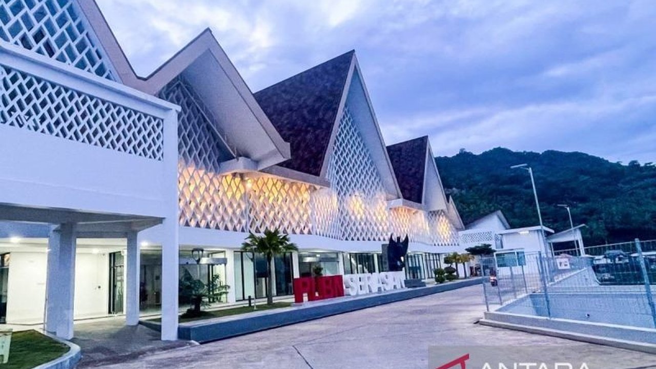 Pemerintah RI telah mengoperasikan Pos Lintas Batas Negara (PLBN) Serasan di Natuna, Kepulauan Riau, guna meningkatkan perdagangan dengan Malaysia melalui jalur resmi dan terawasi.