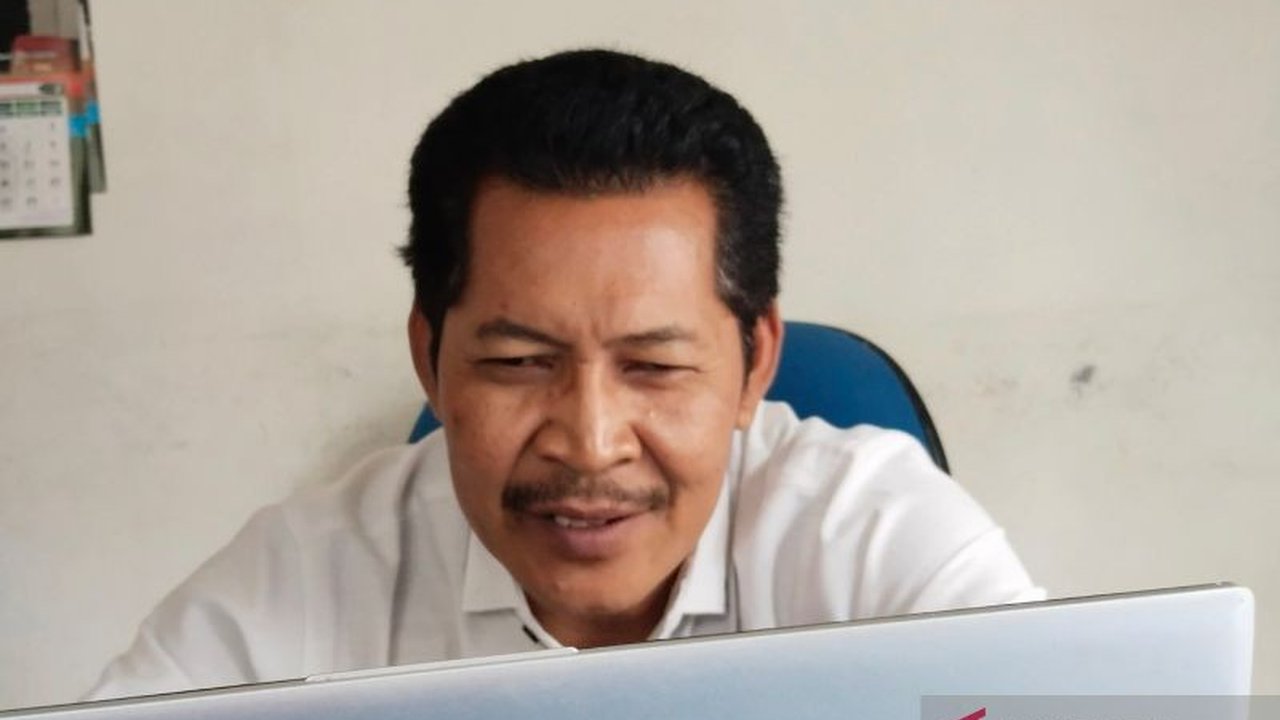 Dinas Lingkungan Hidup (DLH) Kabupaten Mukomuko, Bengkulu, tengah menyusun peta jalan pengurangan sampah jangka pendek, menengah, dan panjang, guna memenuhi permintaan Kementerian Lingkungan Hidup dan mengatasi minimnya fasilitas pengelolaan sampah.