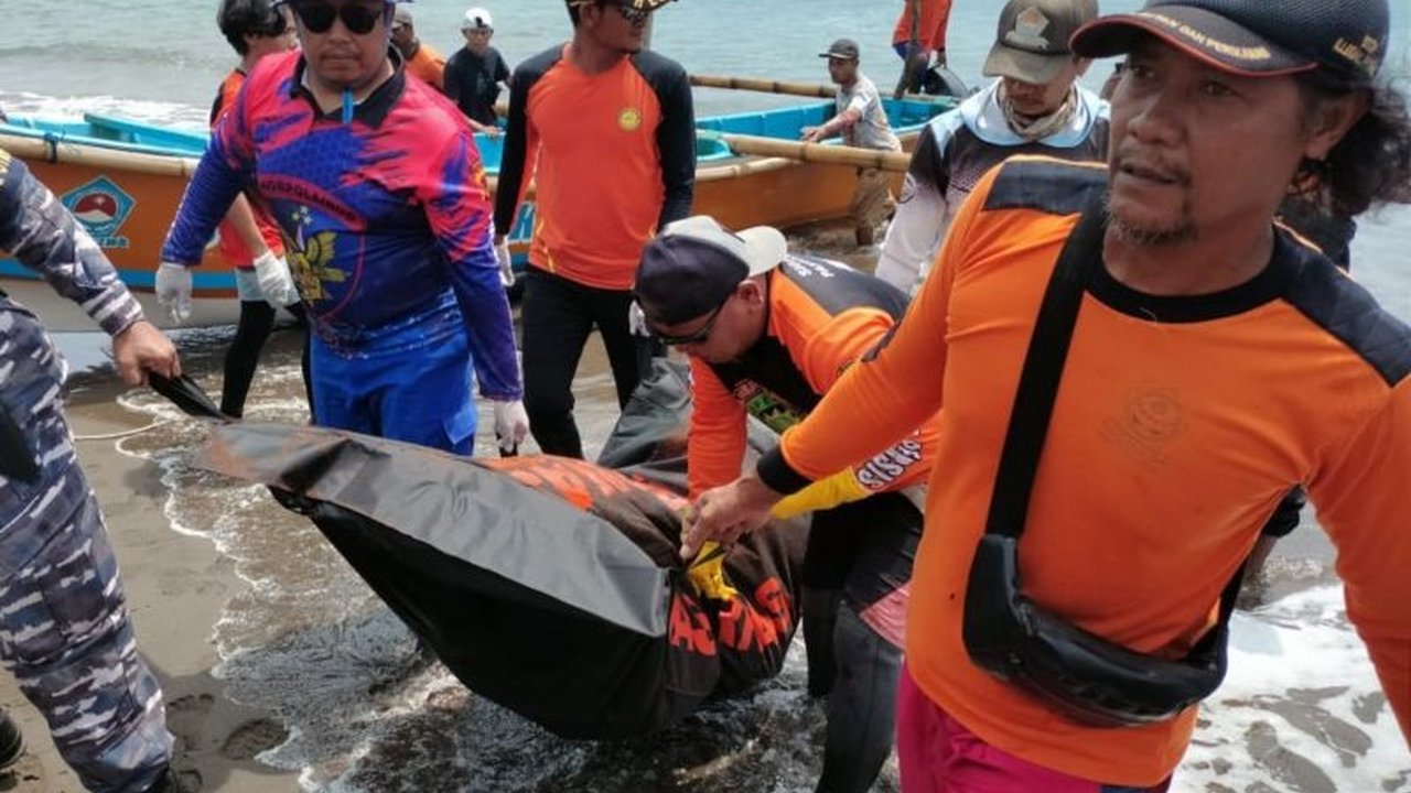Tim SAR gabungan menemukan jenazah Dani (23), wisatawan asal Tangerang yang terseret ombak di Pantai Madasari, Pangandaran, setelah pencarian selama dua hari.